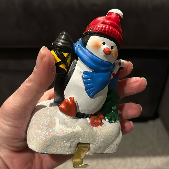 NWT Stocking Holder Penguin In Festive Ceramic For Christmas 4 1/2 X 3 1/2 - Picture 4 of 7